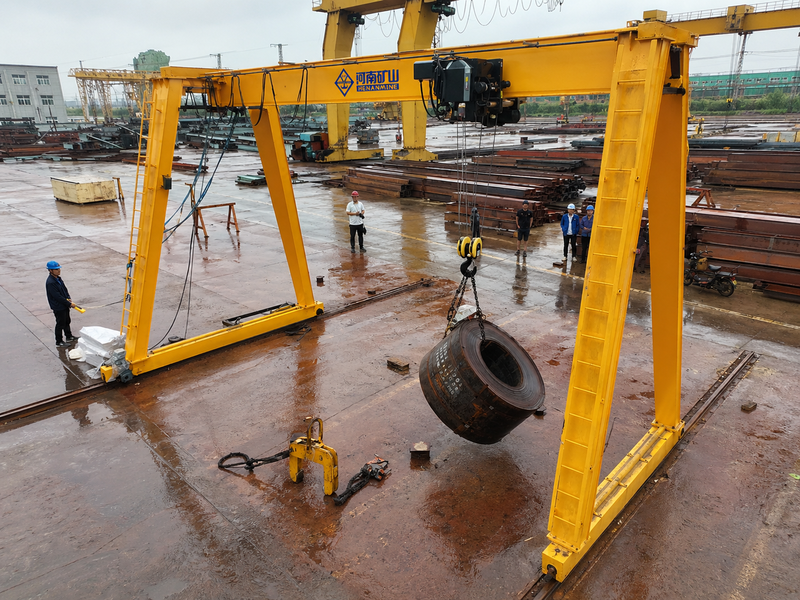 FEM Single Girder Gantry Crane with European type structure for indoor and outdoor material handling