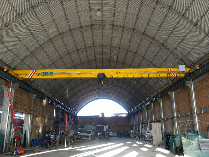 Image Alt: FEM Standard Overhead Cranes for workshop material handling