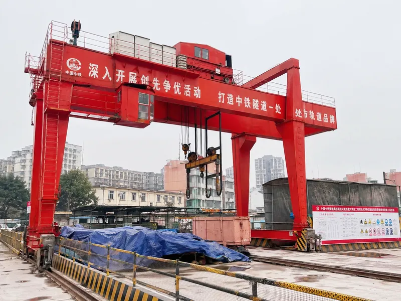 U Type Subway Slag Handling Gantry Crane for metro construction slag bucket lifting and hydraulic overturning operation