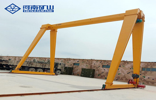 Portable single girder gantry crane used in outdoor yard lifting operations