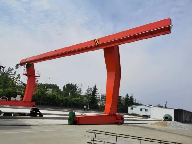 Rail-mounted single girder gantry crane in an outdoor yard
