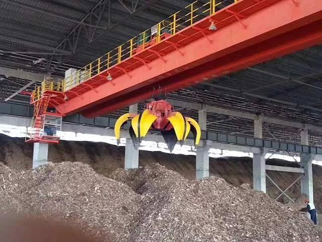 Grab crane bulk material handling application